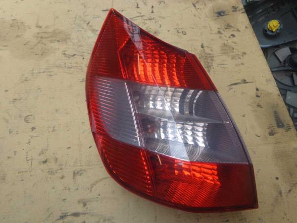 FEU ARRIERE GAUCHE RENAULT - Vue 1